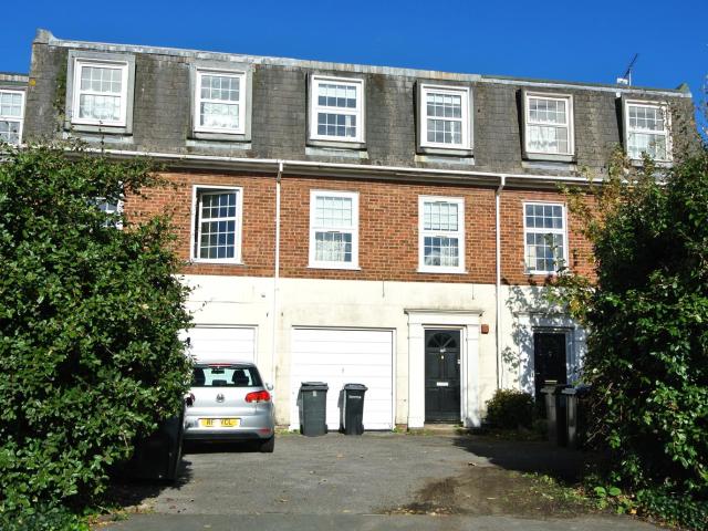 House for rent in Englefield Green, Runnymede