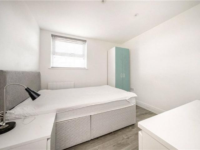 House for rent in Row Town, Surrey