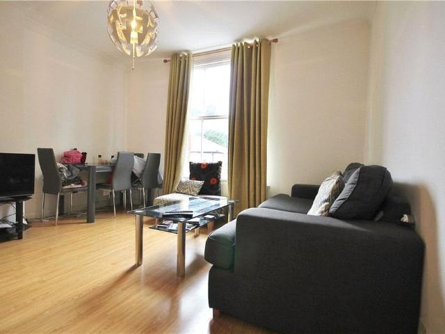 Apartment for rent in Row Town, Surrey