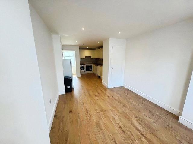 Apartment for rent in Row Town, Surrey