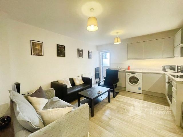 Apartment for rent in Row Town, Surrey