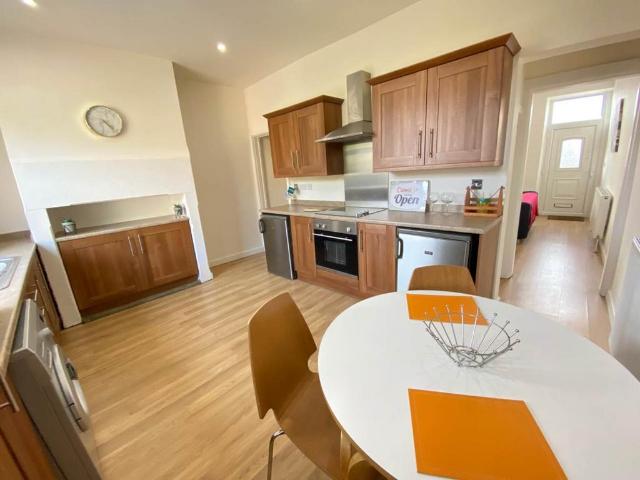 House for rent in Hillhouse, Almondbury