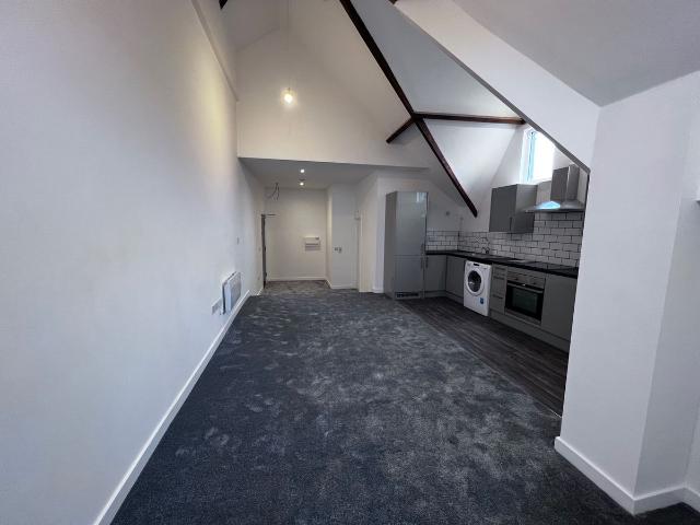 Studio for rent in The Cronehills, West Bromwich