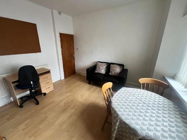 Apartment for rent in Nangreaves, Wales