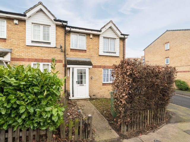 House for rent in Charlton, Greater London