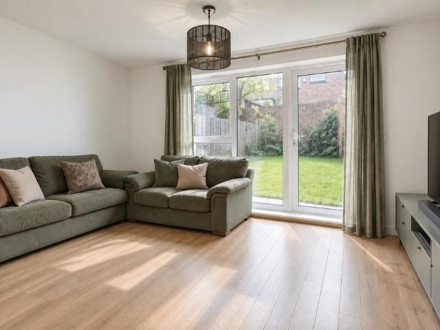 House for rent in Charlton, Greater London