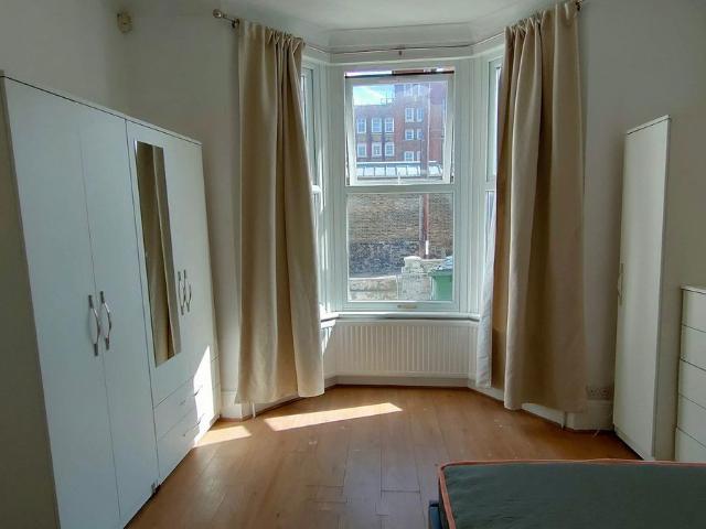 Room for rent in Charlton, Greater London