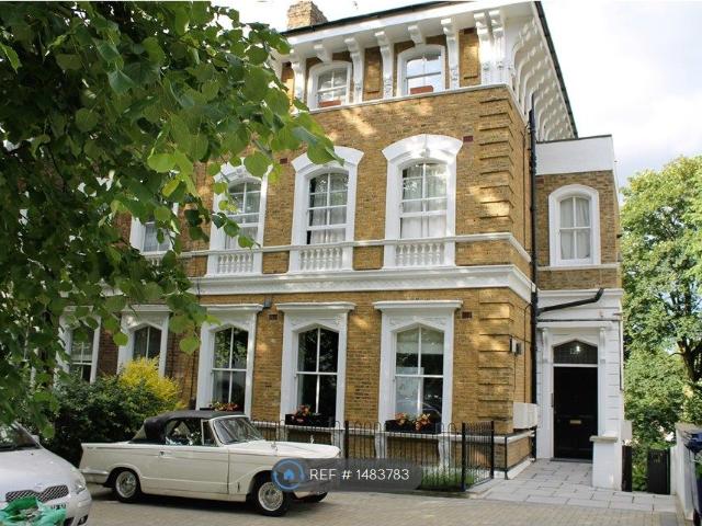 Studio for rent in Charlton, Greater London