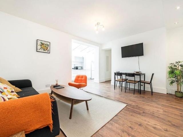 Apartment for rent in Charlton, Greater London