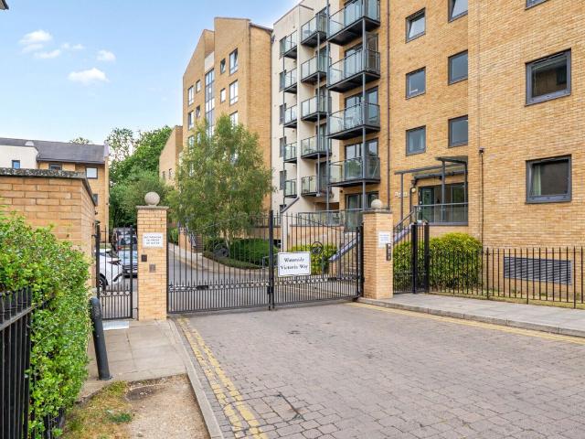 Apartment for rent in Horsell, Woking