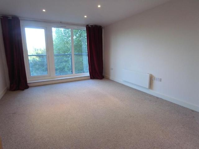 Apartment for rent in Horsell, Woking