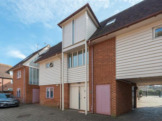 House for rent in The King's Mile, The Bridge