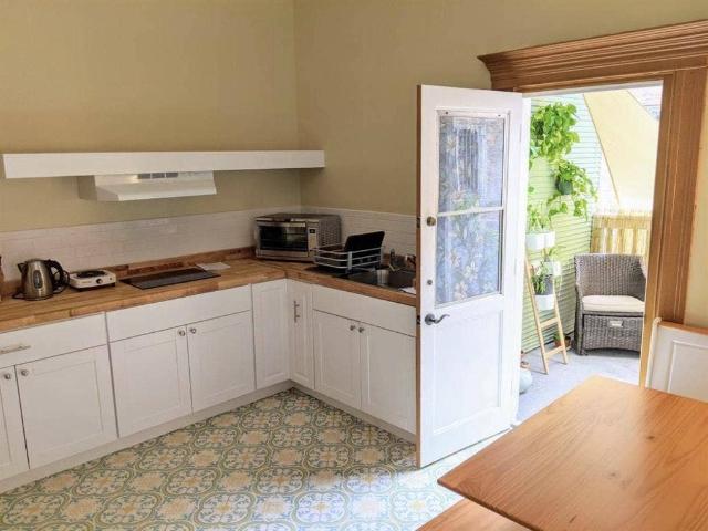 Room for rent in Canoga Park, California