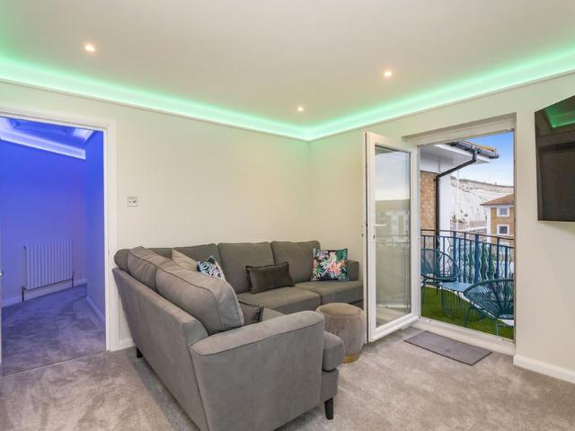 Apartment for rent in Roedean
