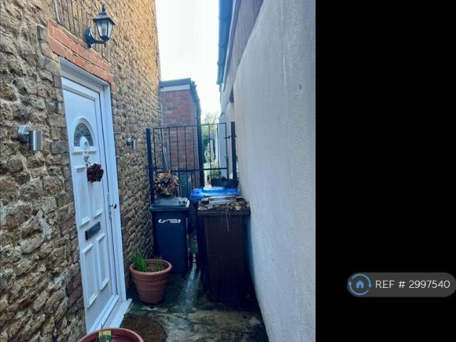 House for rent in Chertsey, Runnymede