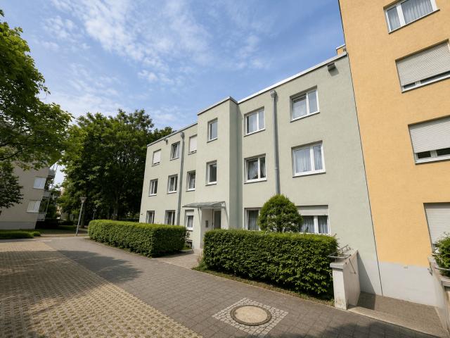 Wohnung kaufen in Milbertshofen-Am Hart, München