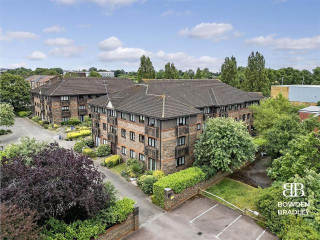 Apartment for rent in Clayhall, Greater London