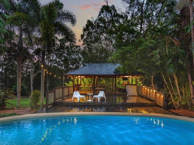 Cottage for sale in Highland Park, Gold Coast City
