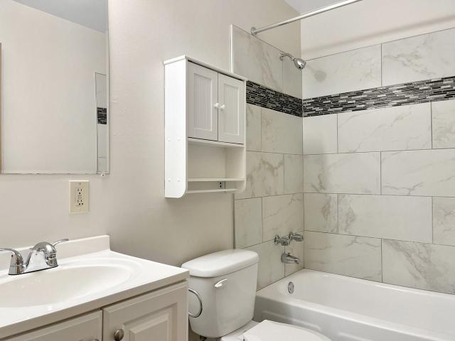 Apartment for rent in The View Pointe Apartment Homes, Eagan