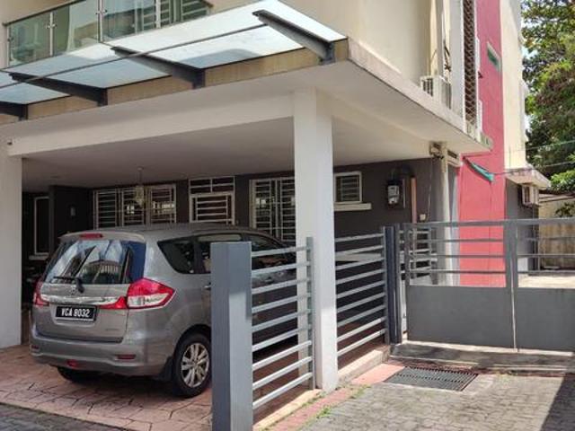 Townhouse for rent in Petaling Jaya, Petaling