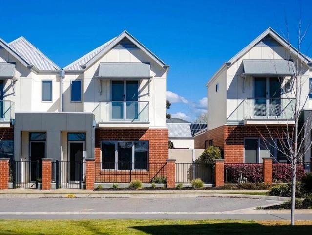 Townhouse for sale in Wodonga, Victoria