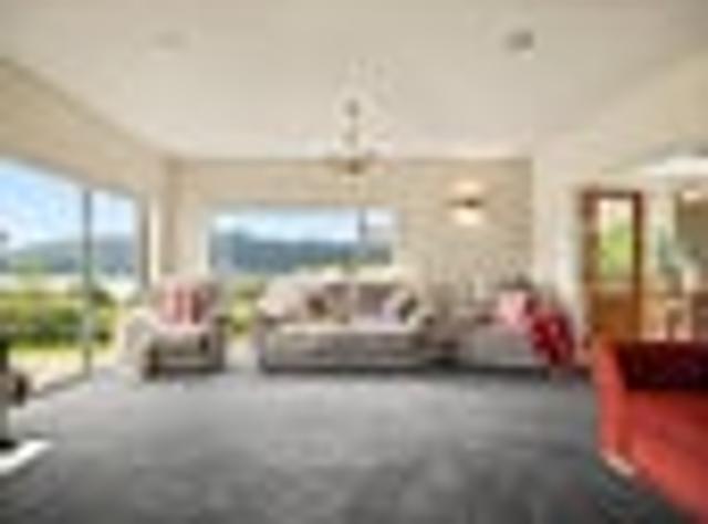 House for sale in Otakou