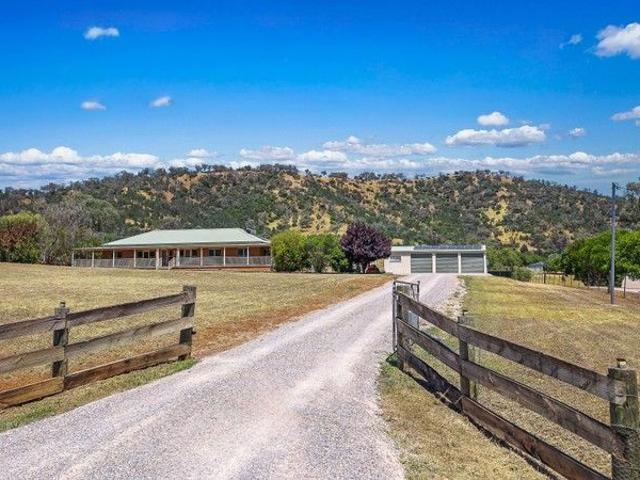 Cottage for sale in Piallamore, New South Wales