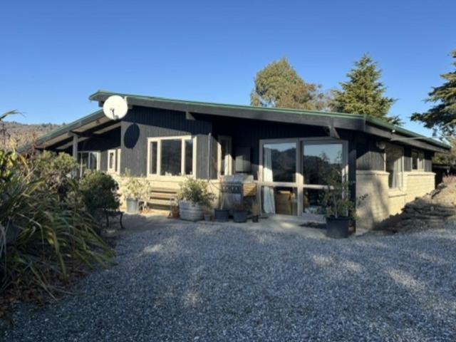 House for rent in Otakou