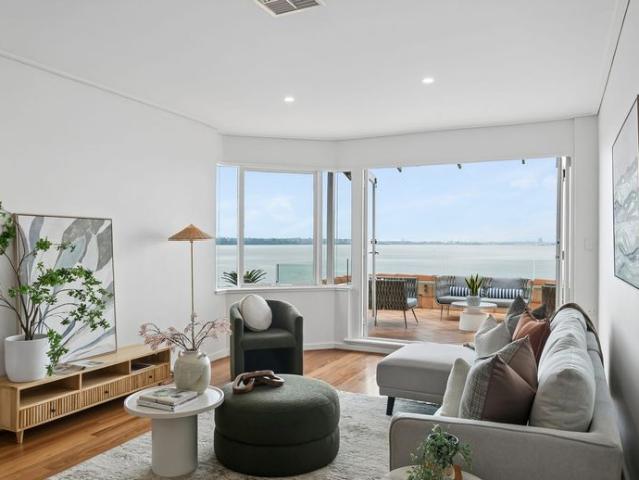 Townhouse for rent in Crawley, Perth