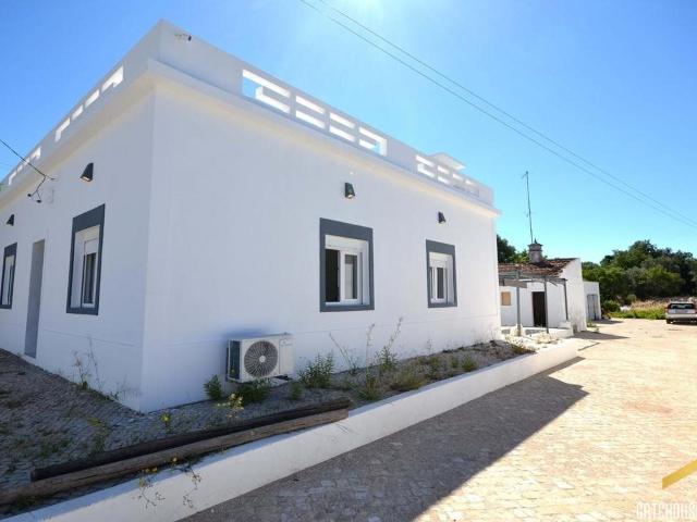 Vivenda venda em Lagoa de Momprolé, Loulé