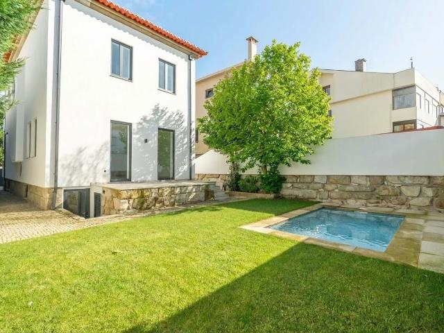 Casa venda em Porto, Lordelo Do Ouro