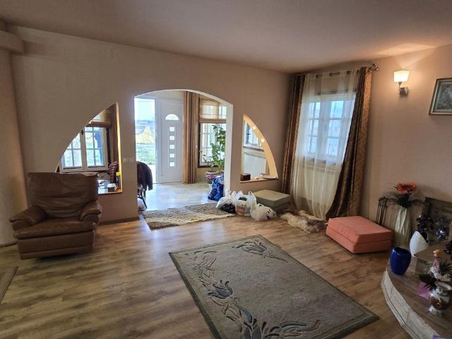 Casă vânzări