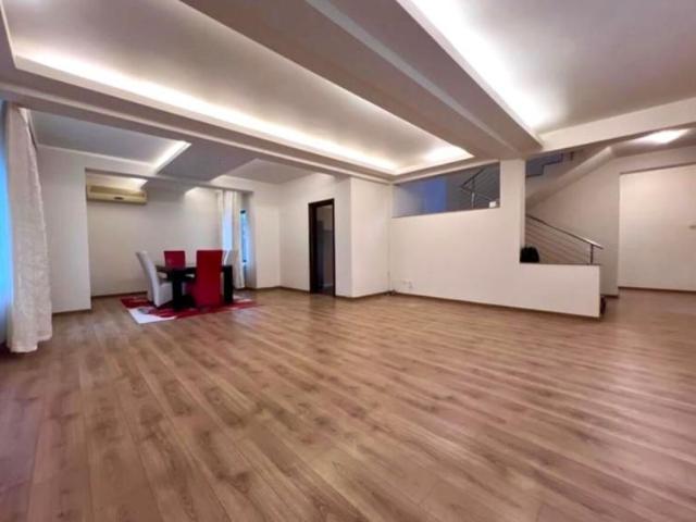 Casă închirieri în Pipera, Voluntari