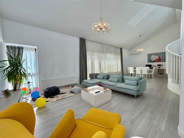 Casă închirieri în Pipera, Voluntari