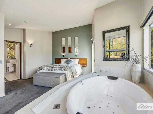 Villa for sale in Halls Gap, Shire of Northern Grampians