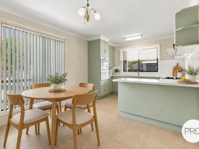 Villa for sale in Kanahooka, Wollongong City Council