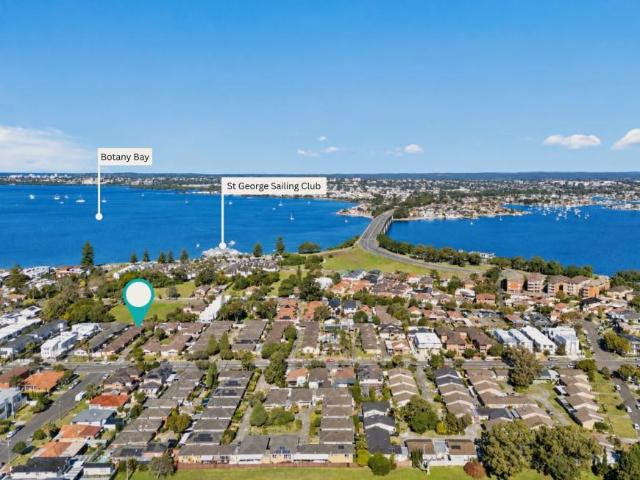 Villa for sale in Sans Souci, Bayside Council