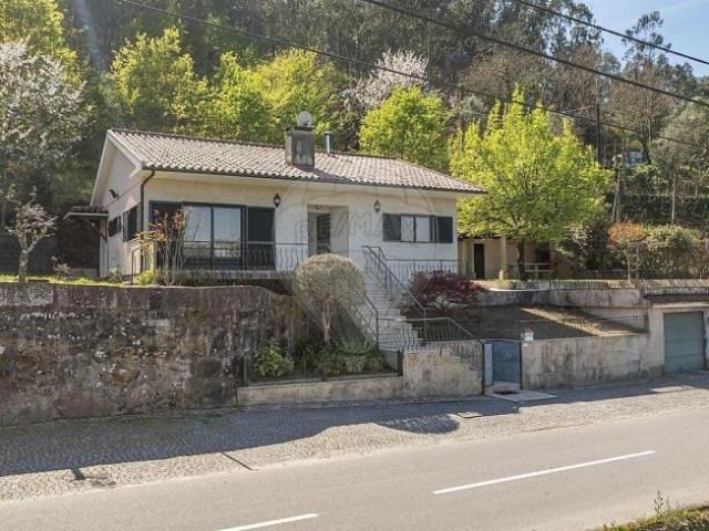 Casa venda em Fonte do Milho, Póvoa De Lanhoso