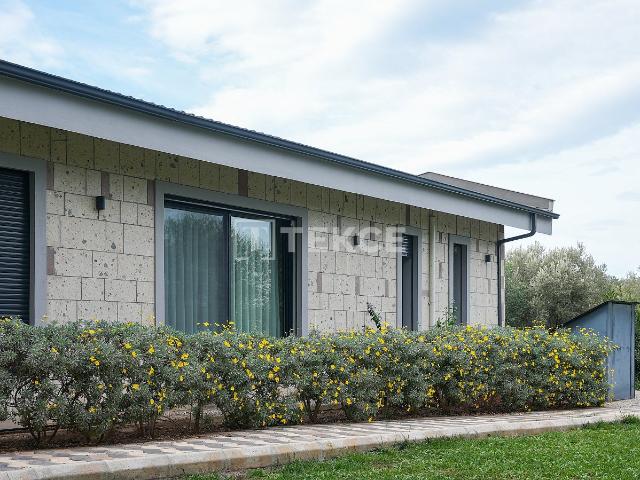 Konak, İzmir içerisinde satılık Villa