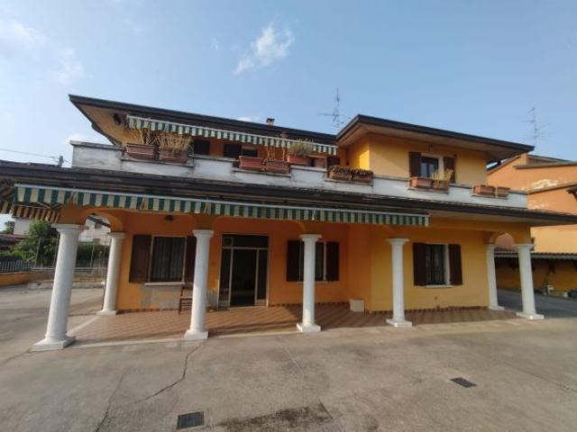 Villa Indipendente in vendita a Bagnolo Mella, Lombardia