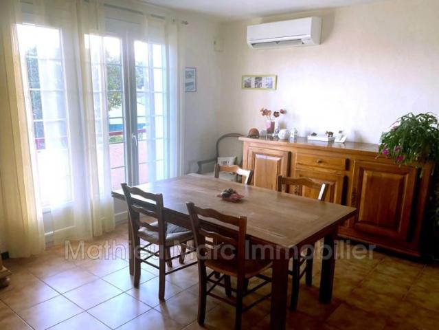 Maison vente à Bernis, Écusson