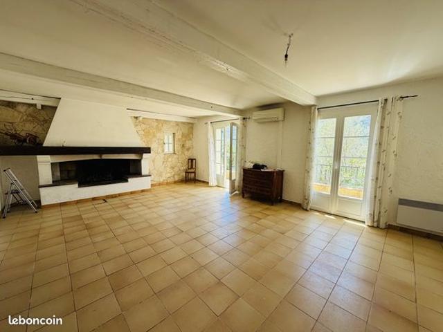 Maison vente à Arrondissement de Toulon, Solliès-toucas