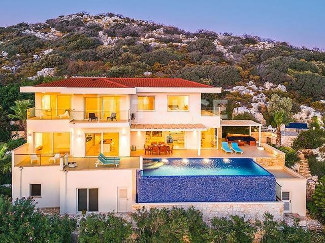 Kaş içerisinde satılık Villa