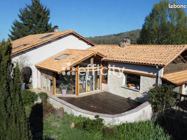 Maison vente à Vienne, Cour-et-buis