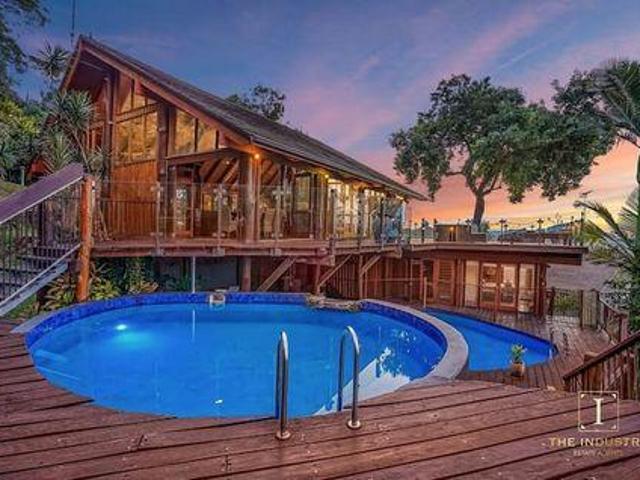 Villa for sale in Kewarra Beach, Queensland
