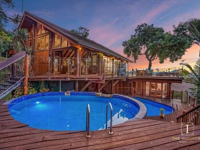 Villa for sale in Kewarra Beach, Queensland