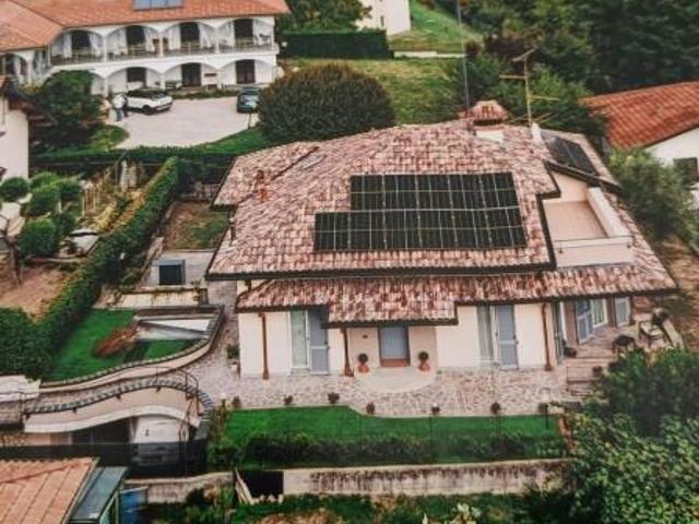 Villa Indipendente in vendita a Montano Lucino, Lombardia