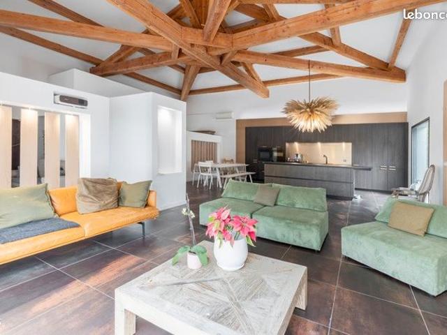 Maison vente à Nîmes, Mus