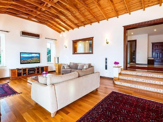 Kaş içerisinde satılık Villa