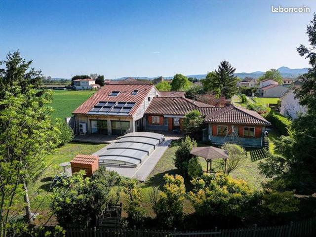 Maison vente à Riom, Pessat-villeneuve